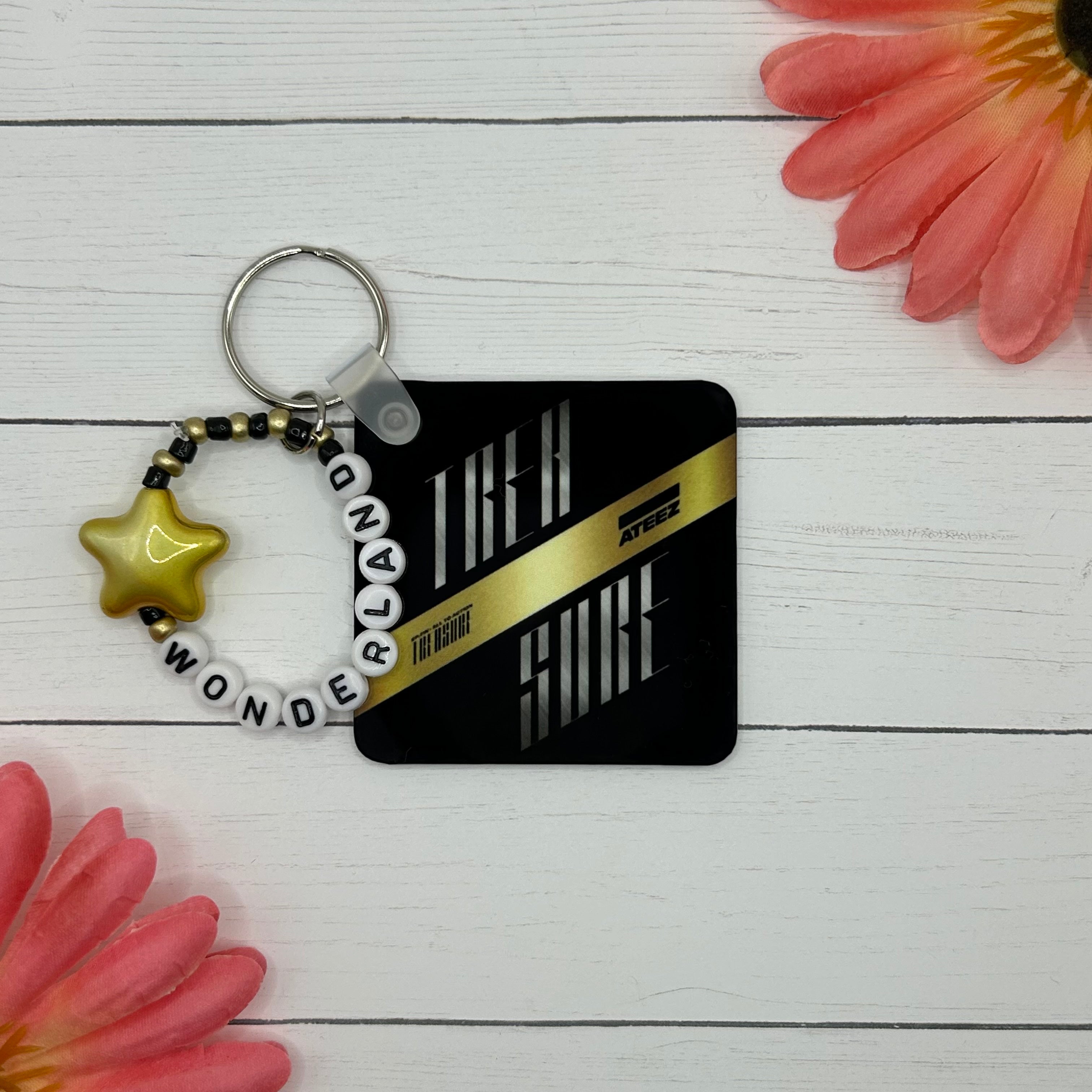 Treasure EP.Fin All to Action ATEEZ Album keychain ATINY, Wonderland